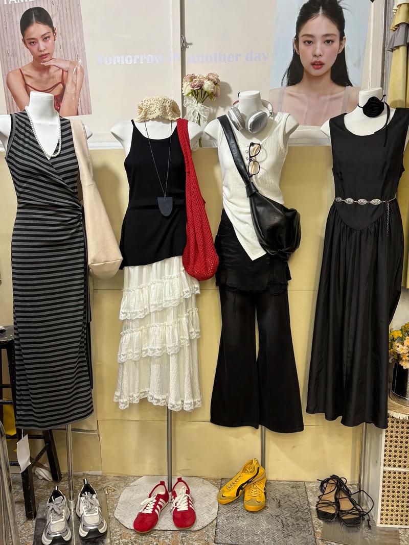 從“懶店主”到“模特拍板” 箱包首日拍攝實(shí)錄